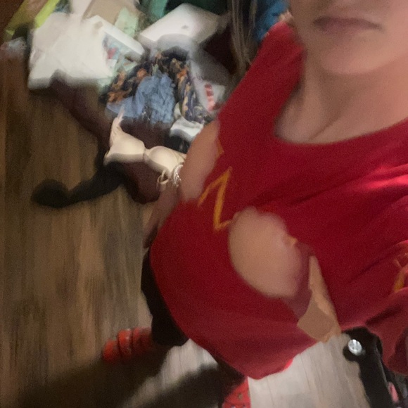 Profile Picture of Mitchell Linton (@mitchelllinton) on Poshmark