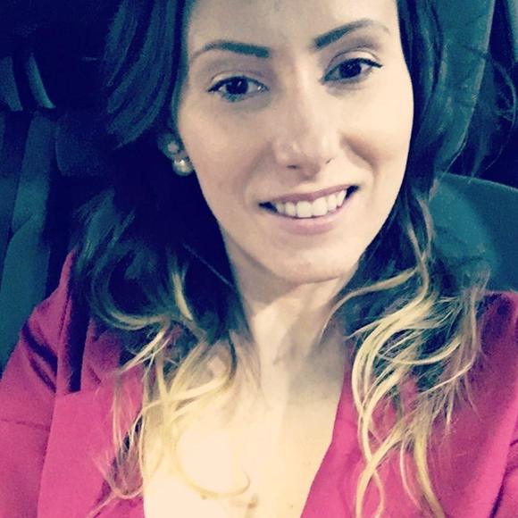 Profile Picture of Amanda Mendonca (@amandamendonca) on Poshmark
