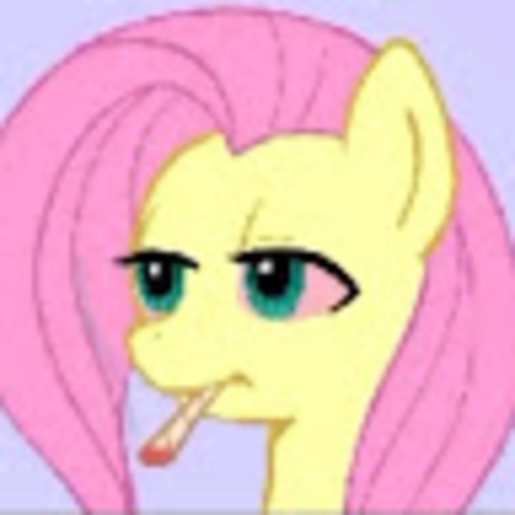 Profile Picture of Elle Milsom (@ellemilsom) on Poshmark