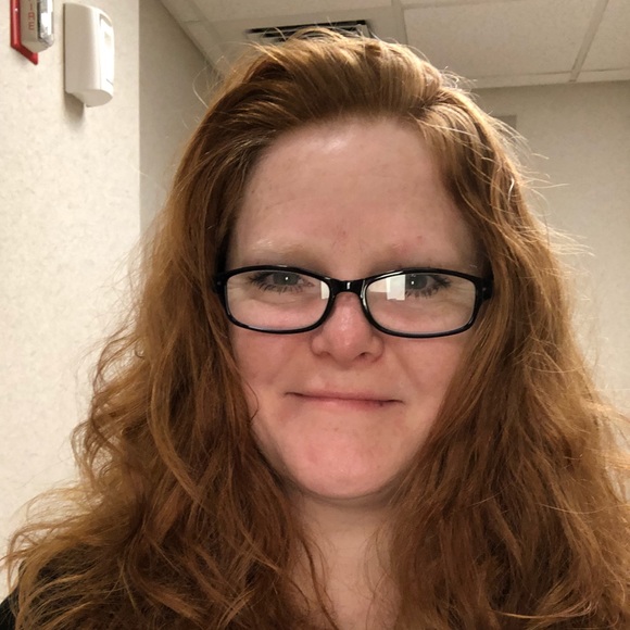 Profile Picture of Dawn Kneller (@bsktlady87) on Poshmark
