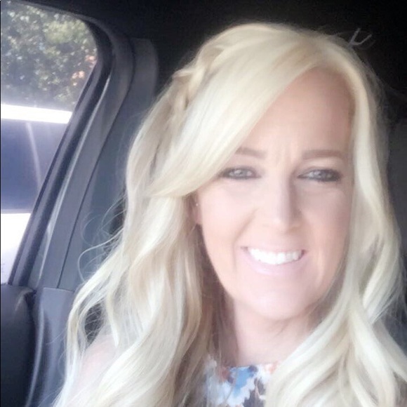 Profile Picture of Christe Fiske (@christef26) on Poshmark