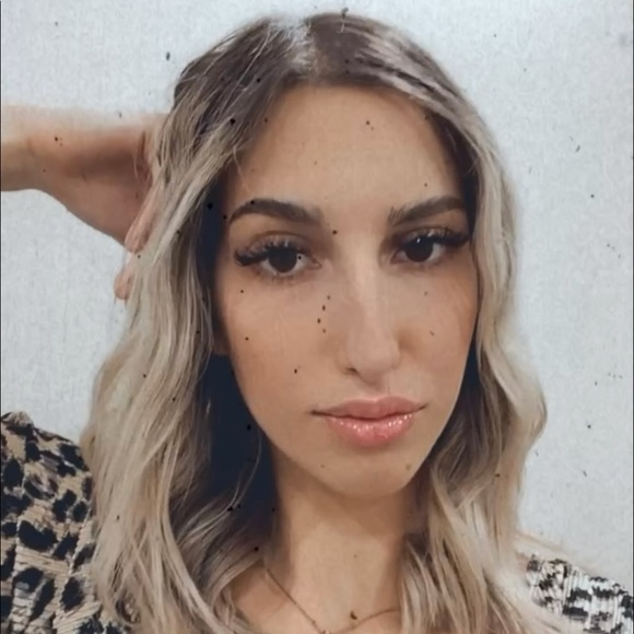 Camille Beaudry - Poshmark Profile Picture of Camille Beaudry (@camillebeaudry) on Poshmark