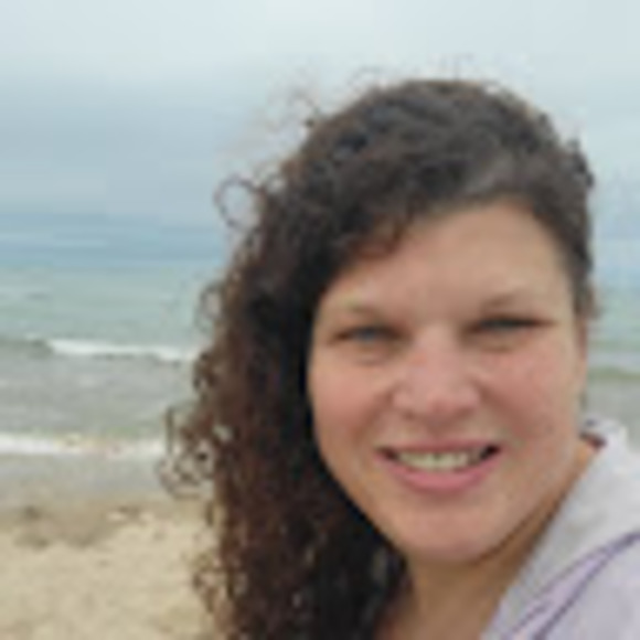 Profile Picture of Angela Ginter (@angela_ginter) on Poshmark