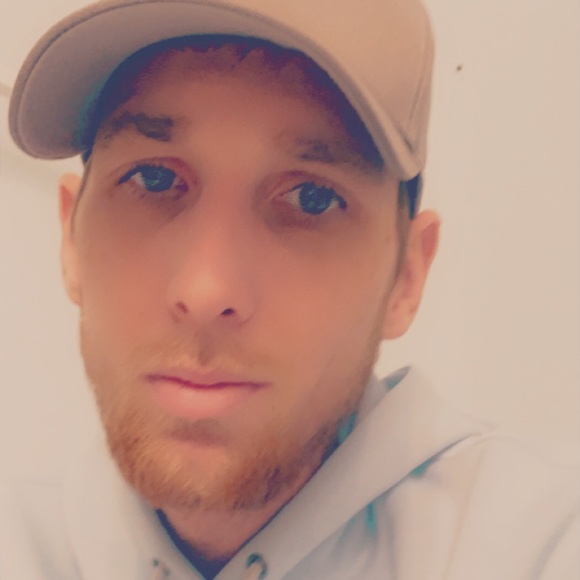 Profile Picture of Andrew Pettit (@andrewpettit172) on Poshmark