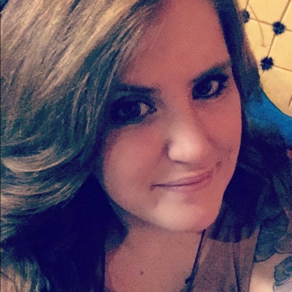 Profile Picture of Summer Evetts (@summer3359) on Poshmark