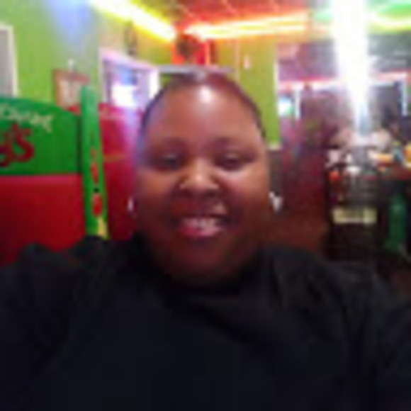 Profile Picture of Janet lyn Hall (@madukes73) on Poshmark