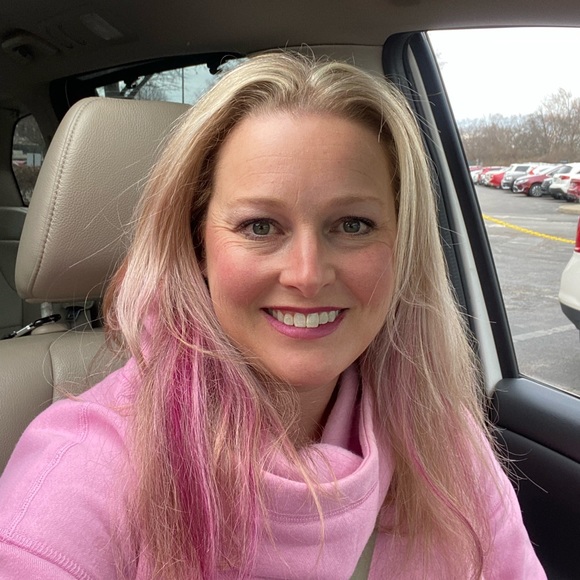 Profile Picture of Shelly Tilley (@shellyctilley) on Poshmark