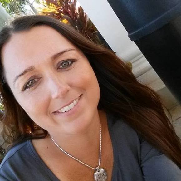 Profile Picture of Amy Button (@amybutton489) on Poshmark