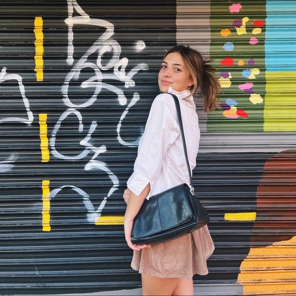 Profile Picture of Avalina Andrew (@avalinaandrew) on Poshmark