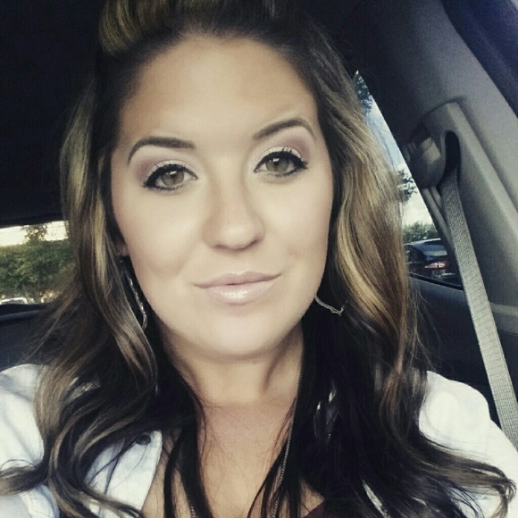 Profile Picture of Mackenzie Reid (@mackenziereid) on Poshmark