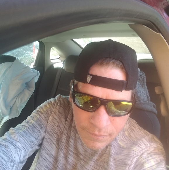 Profile Picture of Ricky Kinross (@rickkin64) on Poshmark