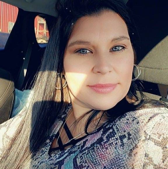 Profile Picture of Marcie Lamb (@midnightmoon84) on Poshmark