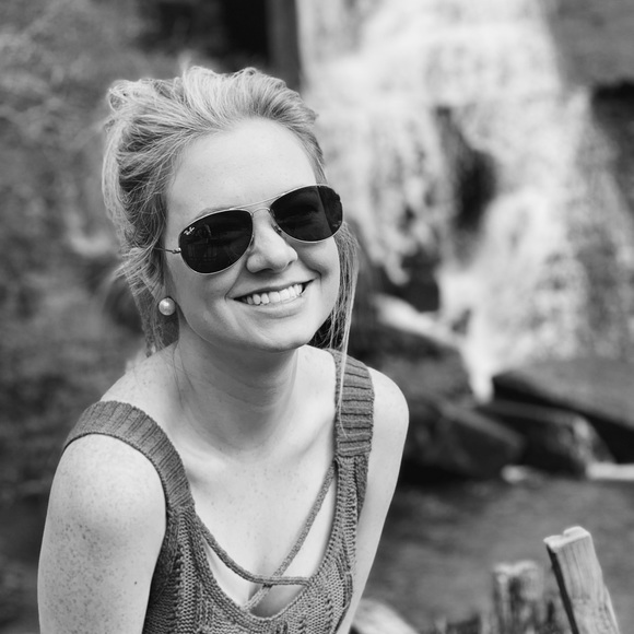 Profile Picture of Hannah Mayerhoff (@hmayerhoff) on Poshmark