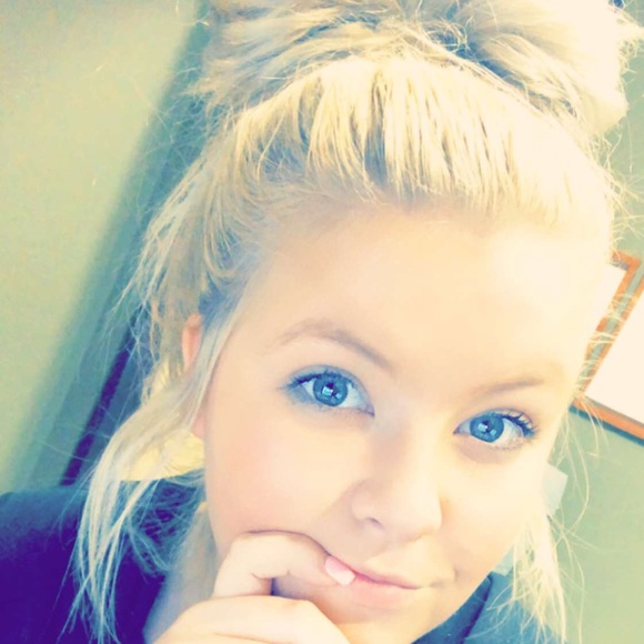 Courtney Ekiss - Poshmark Profile Picture of Courtney Ekiss (@ksbaby23) on Poshmark