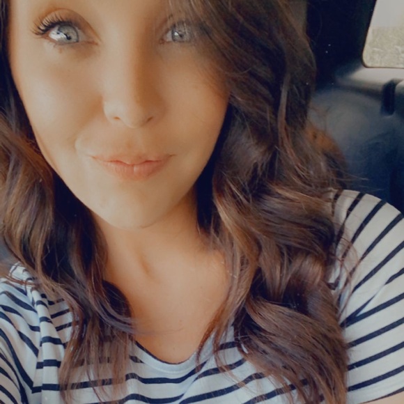 Profile Picture of Chelsea Whalen (@cawhalen) on Poshmark