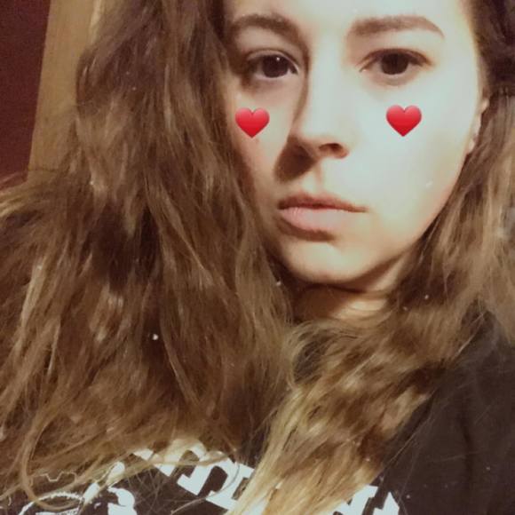 Profile Picture of Nikki Vaughn (@nikkivaughn355) on Poshmark