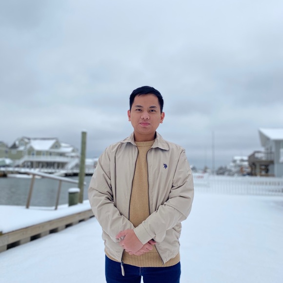 Profile Picture of Aj Ramos (@ajrms) on Poshmark