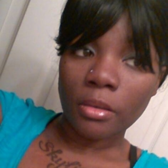 Profile Picture of Destiny Written (@destinywritten) on Poshmark