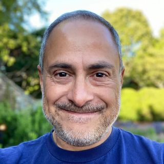 Profile Picture of Ray Hemachandra (@rayhemachandra) on Facebook