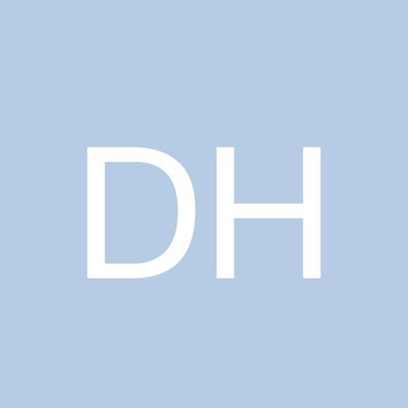 Profile Picture of Debbie Hutton (@pinball) on Poshmark