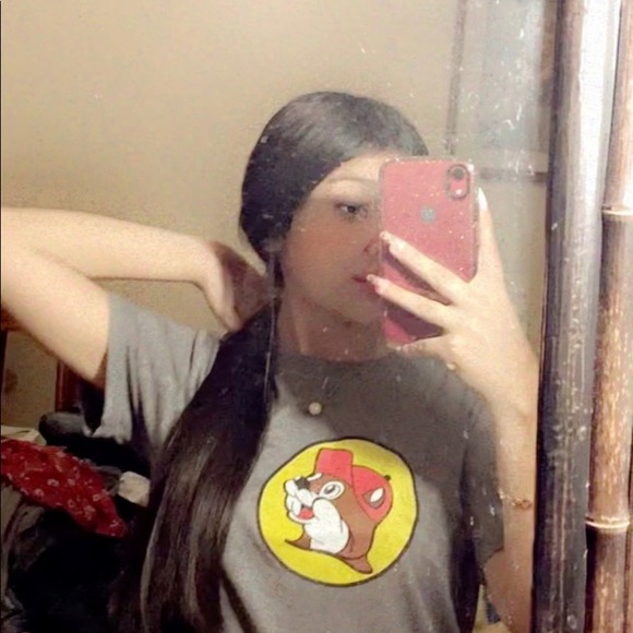 Profile Picture of Genesis Zamora (@genes3s) on Poshmark