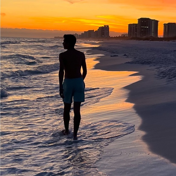 Reid Bissot - Poshmark Profile Picture of Reid Bissot (@reidtbissot) on Poshmark