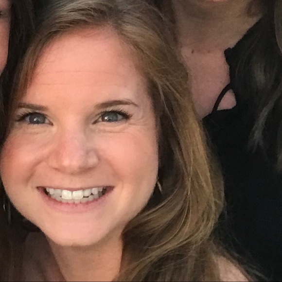 Profile Picture of Cates Murphy (@catesmurphy) on Poshmark