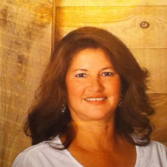 Profile Picture of Rebecca romero Travis (@2dream4u) on Poshmark