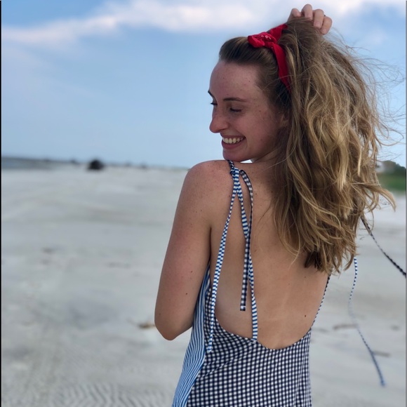 Profile Picture of Mary banks Shelander (@mbshelander) on Poshmark