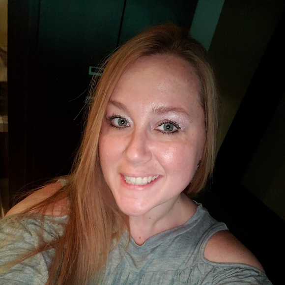 Sherri Leckie - Poshmark Profile Picture of Sherri Leckie (@sleckie6) on Poshmark