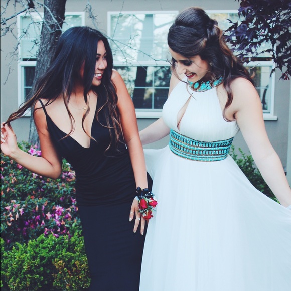 Profile Picture of Alexa Branzuela (@alexanoelleb) on Poshmark