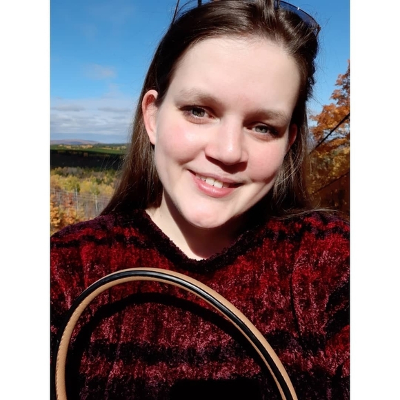 Profile Picture of Michaela Suddes (@michaelasuddes) on Poshmark