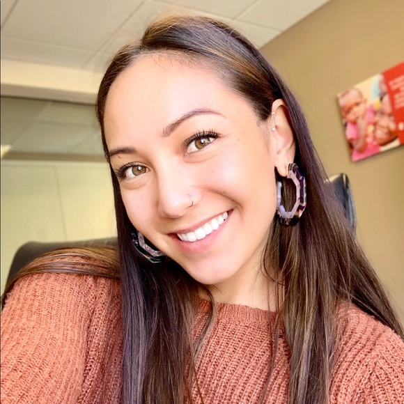 Samantha Maglinao - Poshmark Profile Picture of Samantha Maglinao (@sam_maglinao) on Poshmark