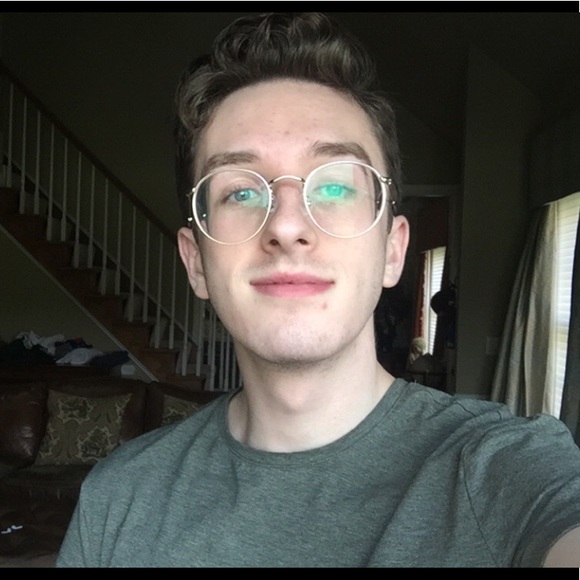 Profile Picture of Matt Wolfinger (@mattwolfinger) on Poshmark