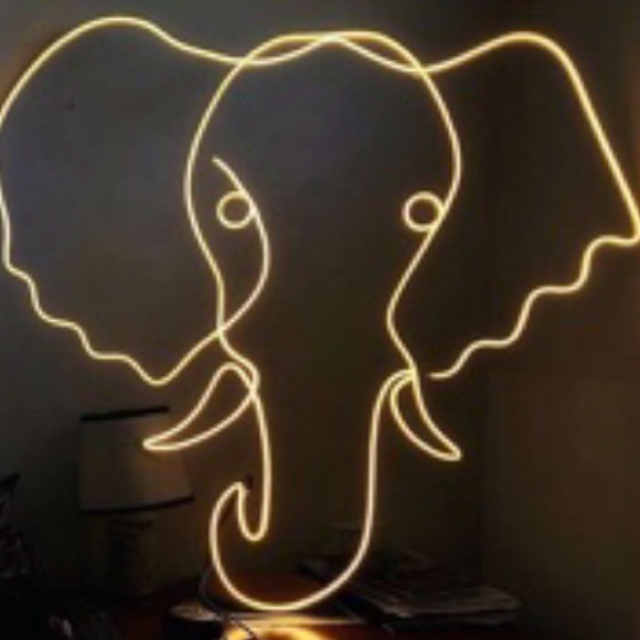 Profile Picture of Christine Milliner (@chrissylove637) on Poshmark