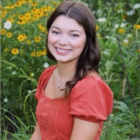 Profile Picture of Maddy Storbeck (@madstorb18) on Poshmark