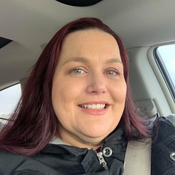 Profile Picture of Angela Grimes (@angelak1313) on Poshmark
