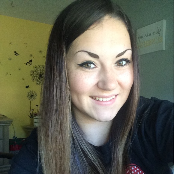 Brianna Suppo - Poshmark Profile Picture of Brianna Suppo (@briannapoho) on Poshmark