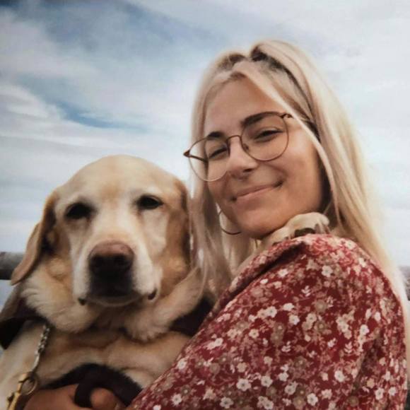 Profile Picture of Arielle Villandré (@aripetitpotte) on Poshmark