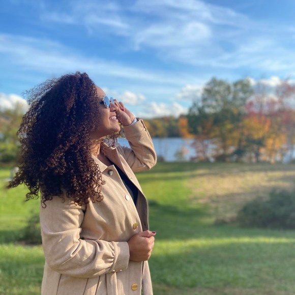 Profile Picture of Bianca Soares (@biancarire) on Poshmark