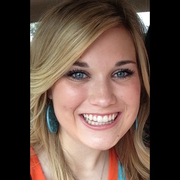 Profile Picture of Brylie Hanlan (@bmhan17) on Poshmark
