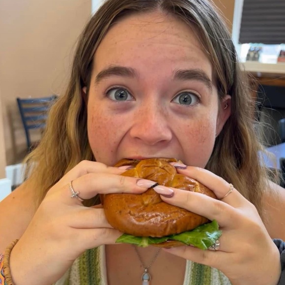 Profile Picture of Jewel Mccamish (@jewelmccamish) on Poshmark