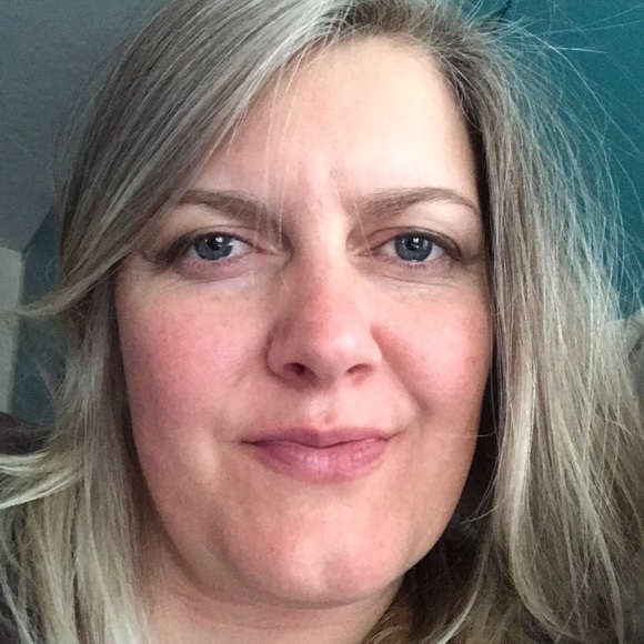 Profile Picture of Automne Glasow (@automneg) on Poshmark
