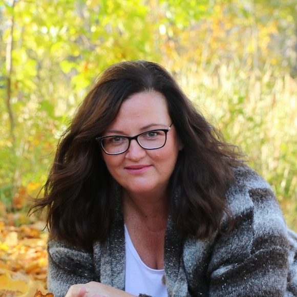 Profile Picture of Becky Tannahill (@beckytannahill) on Poshmark