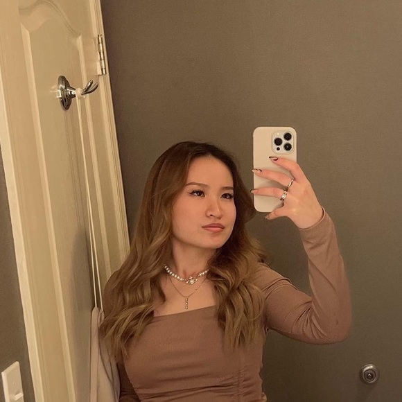 Profile Picture of Wendy Zhu (@wzhu2406) on Poshmark