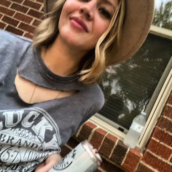 Profile Picture of Carlie Goodwin (@carliegoodwin) on Poshmark