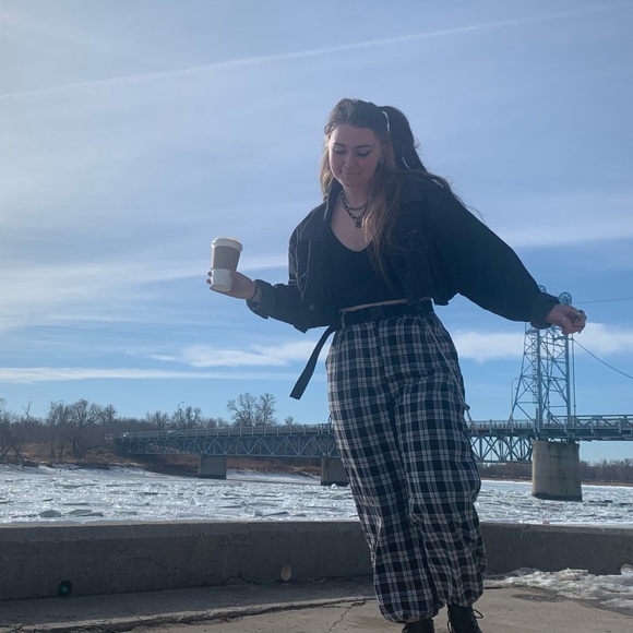 Profile Picture of Kyrstin Cosser (@kyrstincosser) on Poshmark