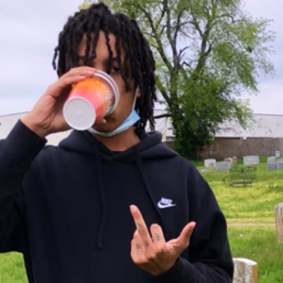 Profile Picture of David George (@davidgee2) on Poshmark