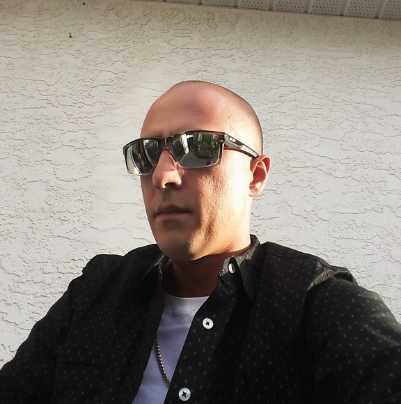 Profile Picture of Matthew Hopey (@matthewhopey) on Poshmark