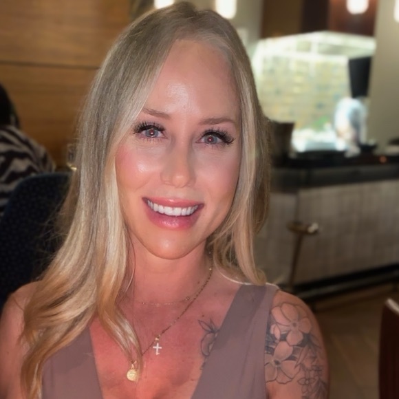 Profile Picture of Erika Hendrickson (@erikahendricks) on Poshmark